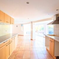 Maison - 10 pièces - 328 m²