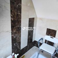 Ensemble immobilier - 1 appartement + 1 local commercial - 126,10 m²