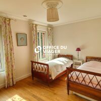 Maison - 9 pièces - 240 m²