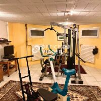 Maison - 6 pièces - 258 m²