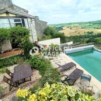 Maison - 7 pièces -  299,17 m²