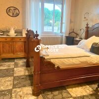 Ensemble immobilier - 10 pièces - 225 m²