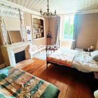 Maison - 7 pièces -  299,17 m²