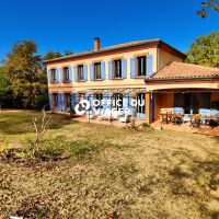 Maison - 9 pièces - 240 m²