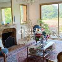 Maison - 7 pièces - 254 m²