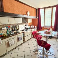 Maison - 6 pièces - 259,82 m²