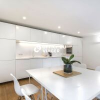 Maison - 6 pièces - 232 m²