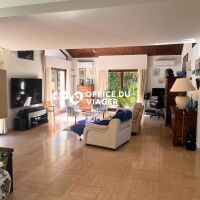 Maison - 6 pièces - 260 m²