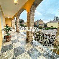 Ensemble immobilier - 10 pièces - 225 m²