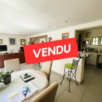 Maison divisée en 2 appartements - 8 pièces - 240,28 m²