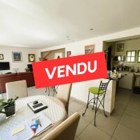 Maison divisée en 2 appartements - 8 pièces - 240,28 m²