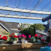 Ensemble immobilier - 1 appartement + 1 local commercial - 126,10 m²