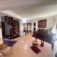 Maison - 6 pièces - 260 m²