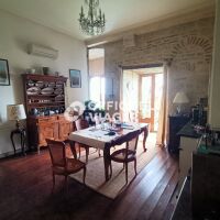 Maison - 13 pièces - 446 m²